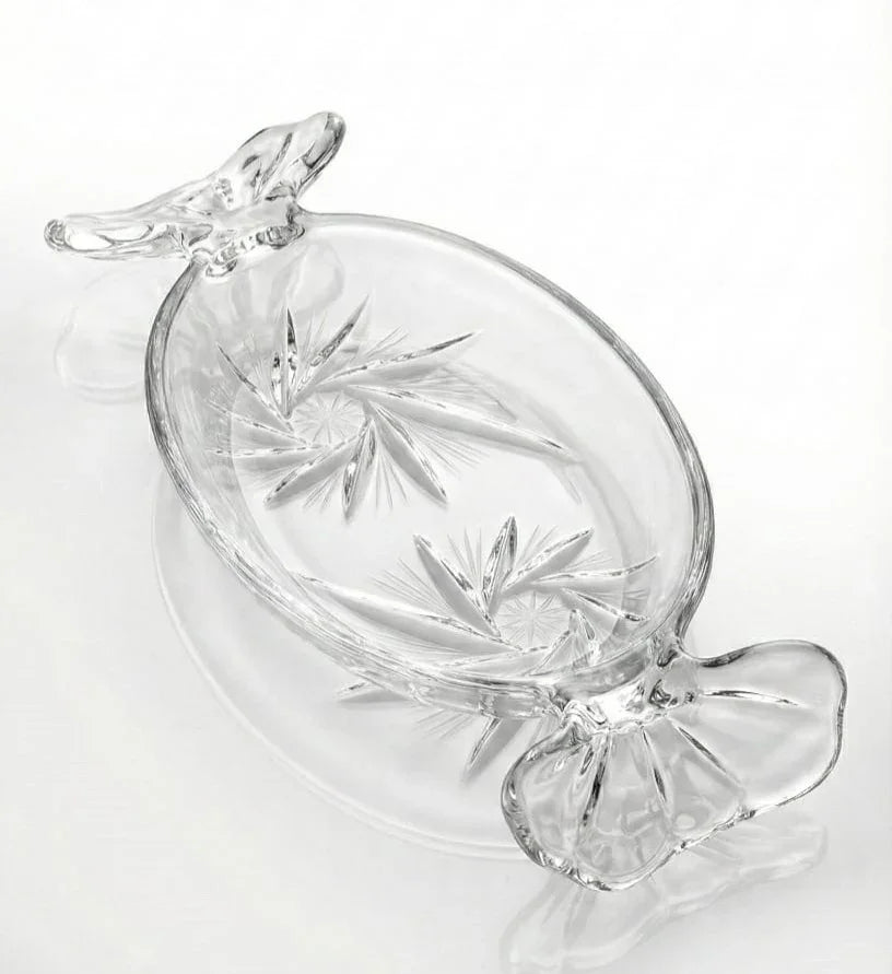 Elegant clear glass serving dish with leaf patterns, perfect for luxury table decor at Bagvalleypk